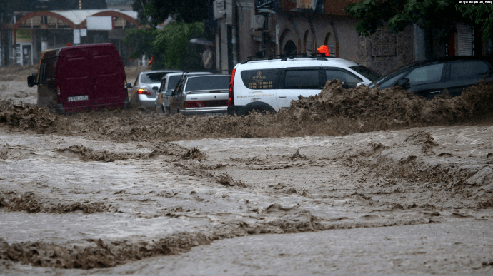 Главные новости субботы и ночи: взрывы в Сербии, наводнение в Ялте
