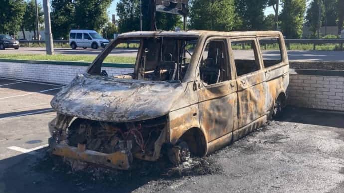 Полиция зафиксировала уже более 200 поджогов авто военных, более 50 – на руках завербованных детей