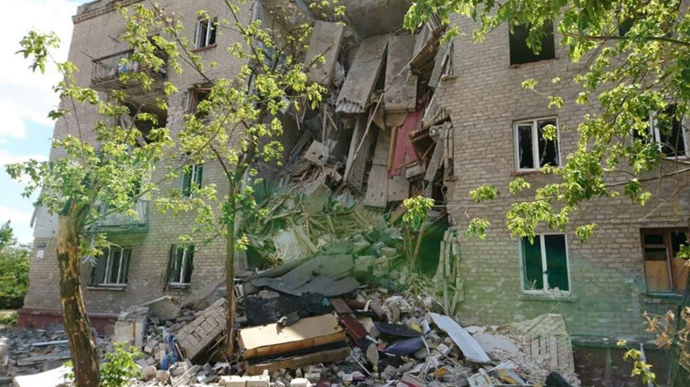 Росіяни знищують села, щоб зайняти всю Луганщину – Гайдай 