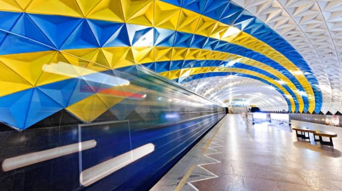 На одной из станций в харьковском метро начал протекать потолок из-за обстрелов