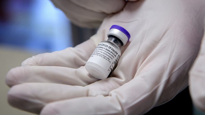 Pfizer подала документи для реєстрації вакцини від коронавірусу в Україні