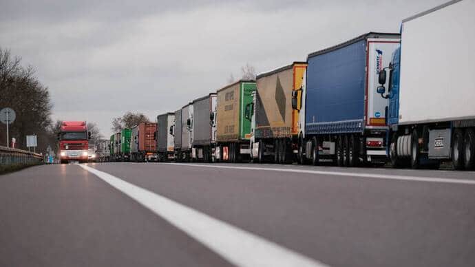 Romanian farmers continue blockade of two border checkpoints with Ukraine, despite agreement with government