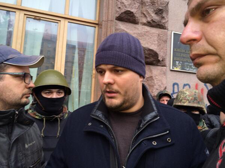 Ильенко разъснил, что Майдан ждет закрытия всех уголовных дел против активистов. Иначе они снова займут здание.