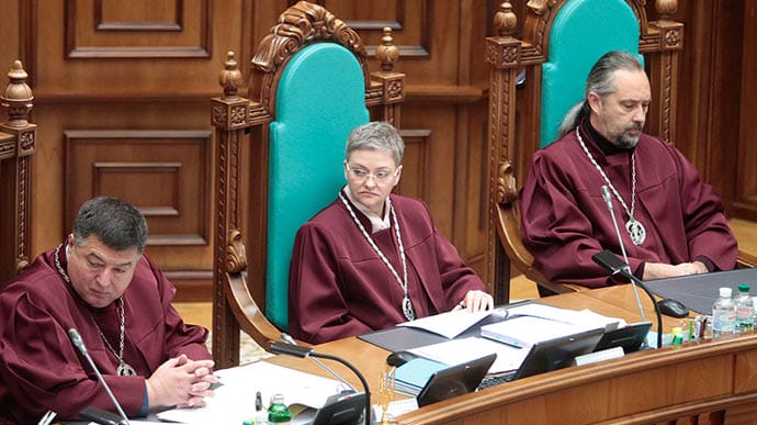 Суд закрыл дело о конфликте интересов в судьи КС Завгородней