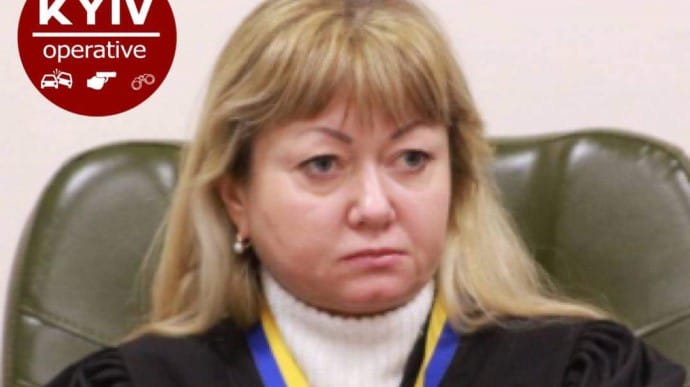 Сбила столб и исчезла: в Киеве за пьяное вождение привлекли к ответственности судью Майдана