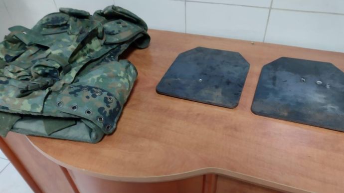 Во Львовской области мужчина продал волонтерам поддельные пластины к бронежилетам