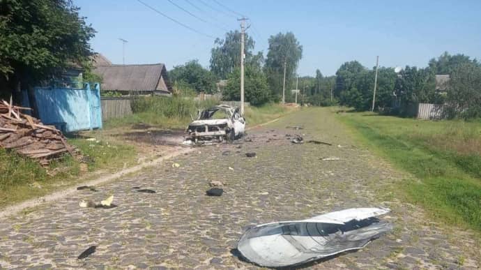 Russians target police car with FPV drone in Sumy Oblast, wounding civilian – photo