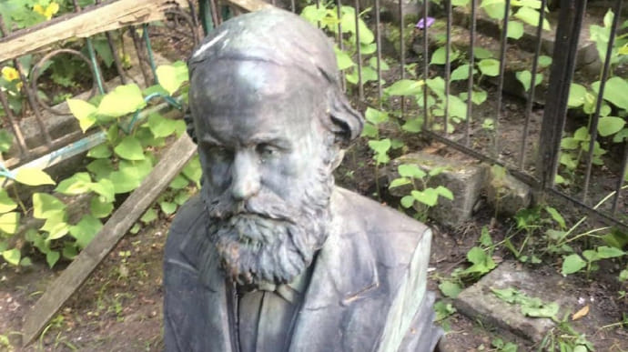 В Киеве разбили могилу выдающегося ученого и правоведа