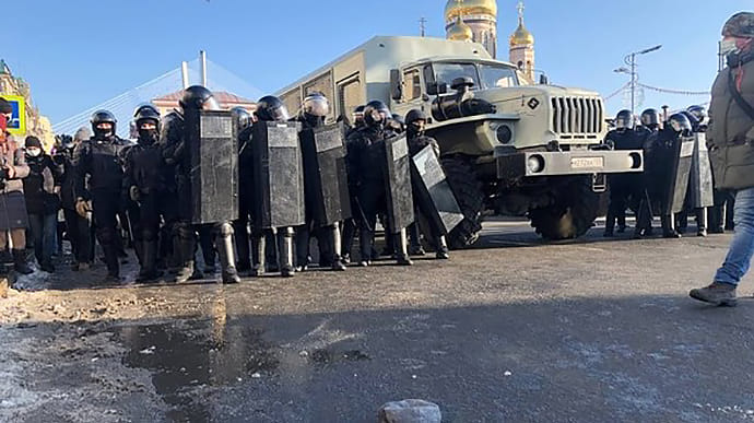 У Росії вже затримують учасників мітингів за Навального