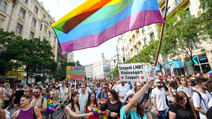 У Будапешті проходить багатотисячний ЛГБТ-прайд