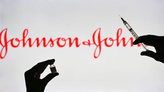 Johnson & Johnson призупинила виробництво Covid-вакцини – ЗМІ