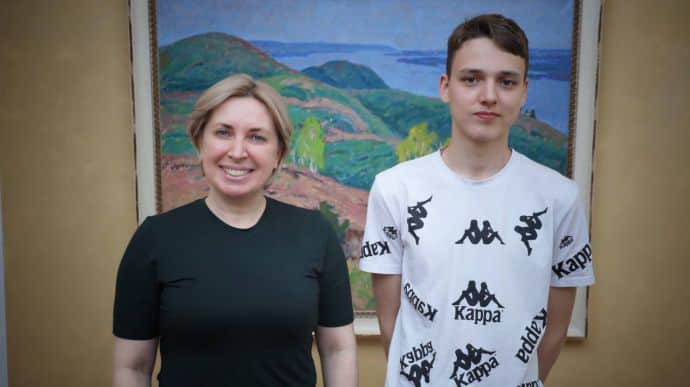 В Украину вернули депортированного из Мариуполя 17-летнего парня