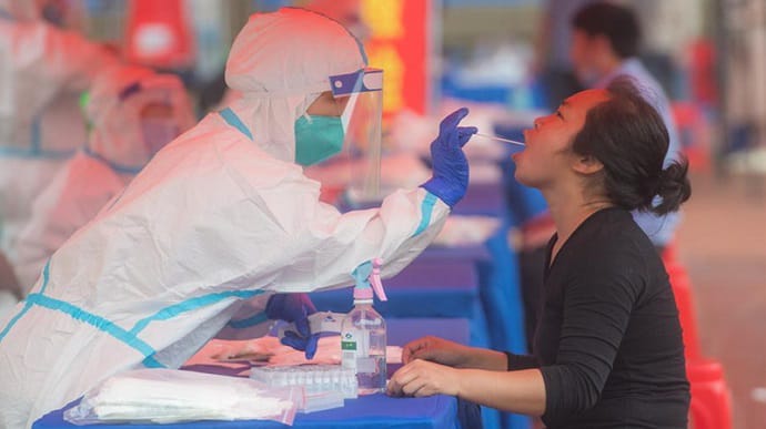 На тлі нових випадків коронавірусу в Ухані тестують 11 мільйонів осіб