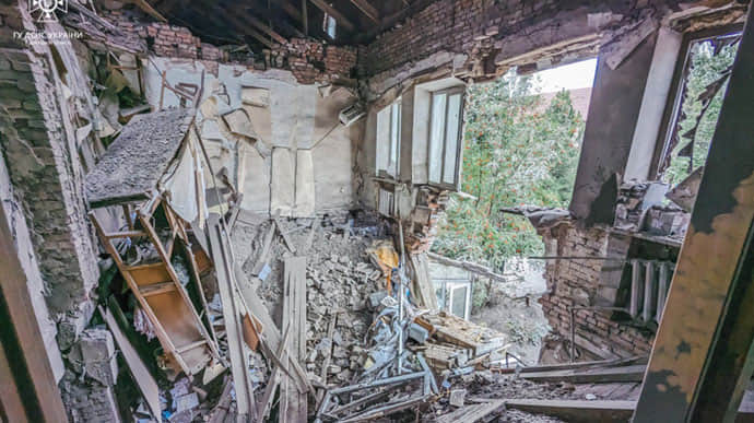В Покровске из-под завалов спасли 3 человека 