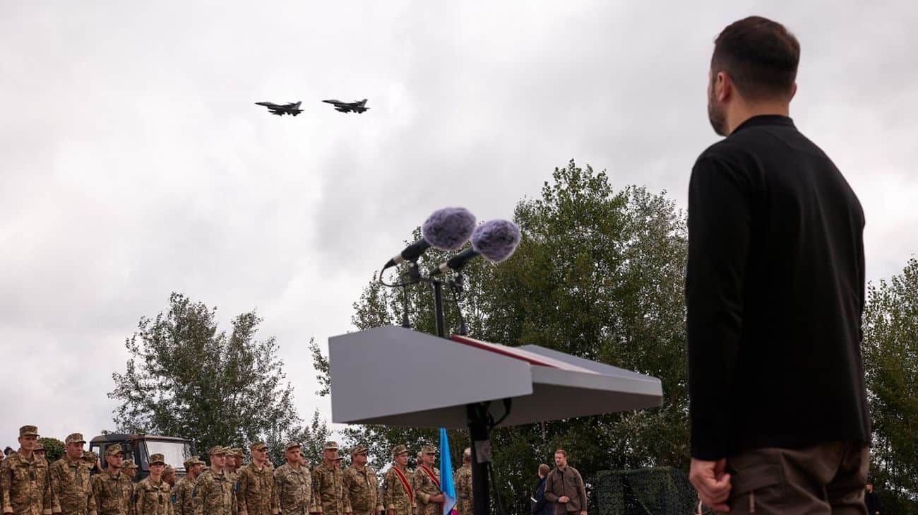 Зеленський присвоїв загиблому пілоту F-16 Павлу Іванову звання Героя України