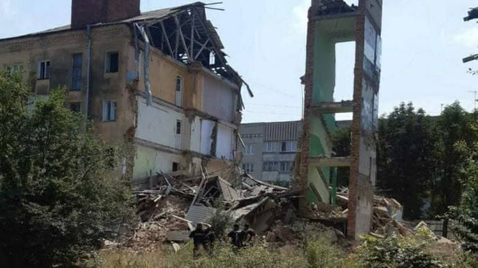 На Львівщині обвалився під'їзд аварійної багатоповерхівки