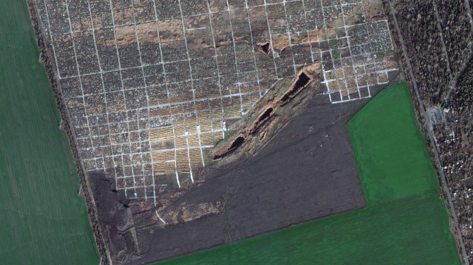 В оккупированном Мариуполе значительно увеличилось количество могил - фото со спутника