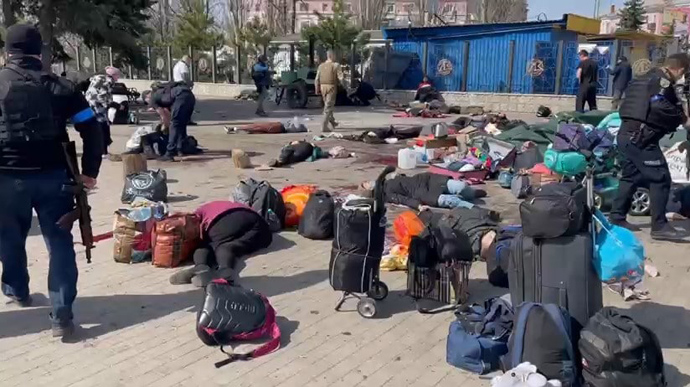 Россияне ударили ракетами по вокзалу в Краматорске: полсотни погибших,  более ста раненых | Украинская правда