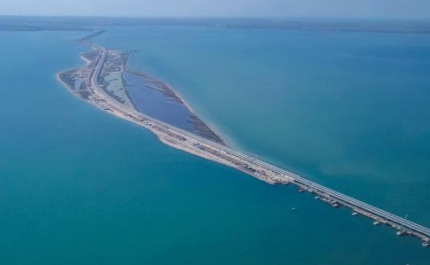 Из-за Керченского моста в Азовское море не смогут зайти 144 судна