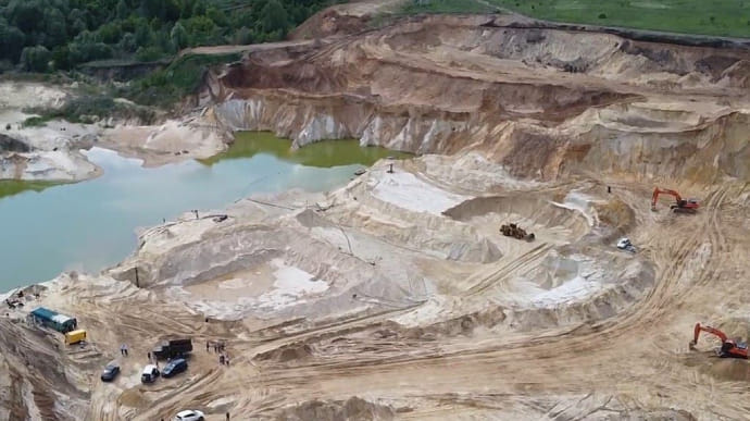В Харьковской области раскрыли незаконную добычу песка на почти 1 миллиард гривен
