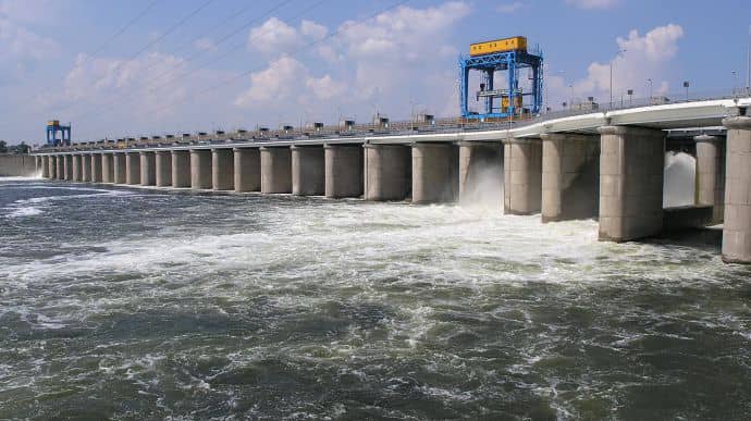 Kakhovka Hydroelectric Power Plant: 150 tonnes of engine oil flows into Dnipro river