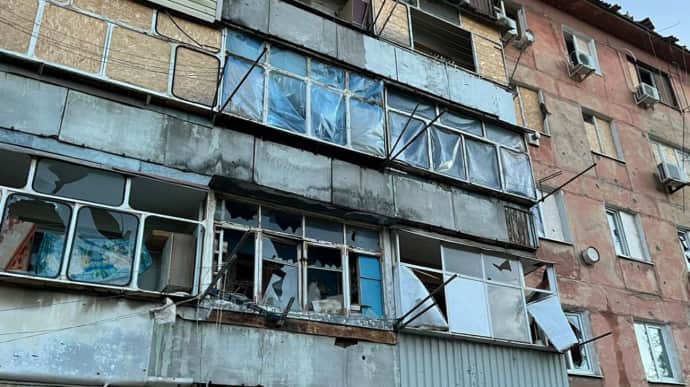 Оккупанты накрыли Никополь артиллерией и Градами: много разрушений, ранена женщина 
