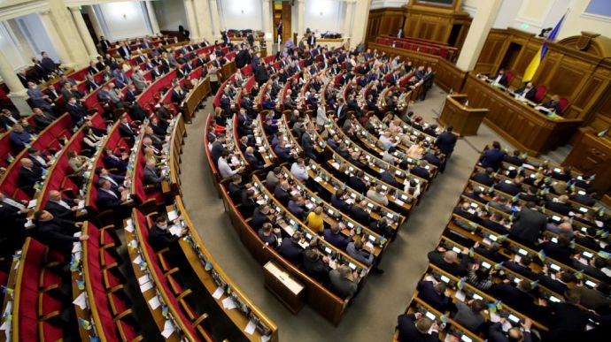 Рада прийняла з пропозиціями президента заборону символіки вторгнення РФ