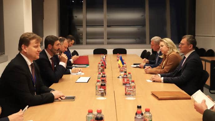 Ukraine's Foreign Minister meets with his new Slovakian counterpart for first time