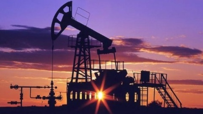 Доходи РФ від нафти і газу впали на понад 50%