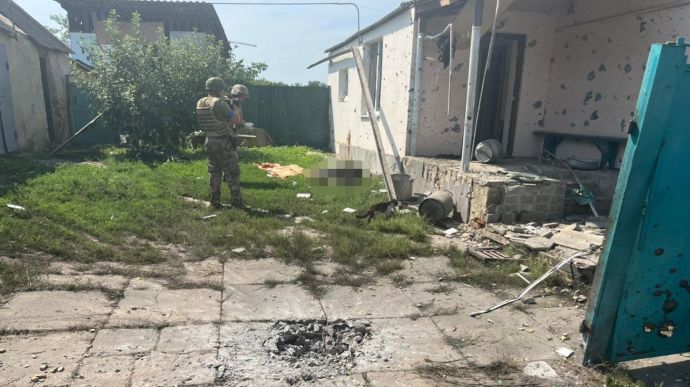 Russians fire on Staryi Saltiv, killing two people
