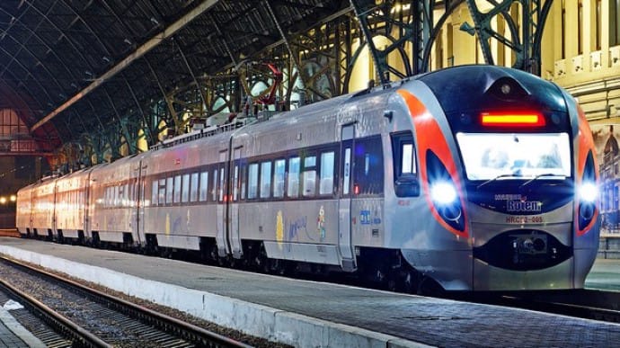 Укрзализныця сообщила, в каких красных зонах ограничено движение поездов