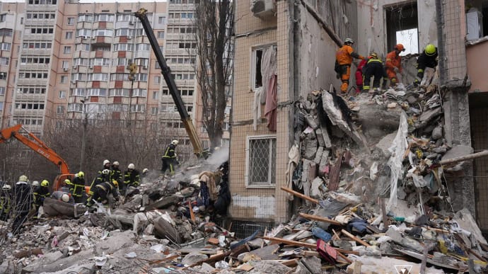 Попадание Шахеда в дом в Одессе, где погибли 12 человек: еще 2 людей − в тяжелом состоянии