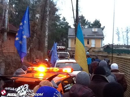 Автомайдан пикетировал особняк Захарченко
