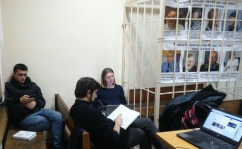 Пострадавшие во время разгона Майдана заблокировали зал суда