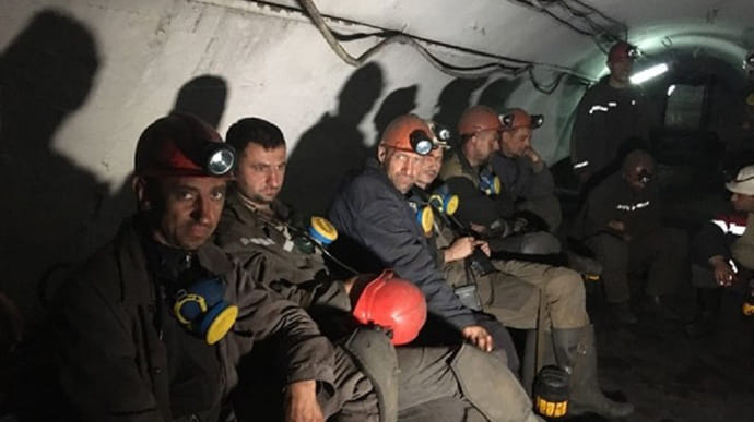 Підземний страйк у Кривому Розі 33-й день продовжують 22 шахтарі
