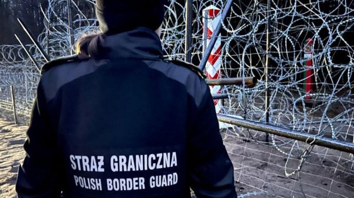 Мігранти з Білорусі проривалися до Польщі: постраждала прикордонниця