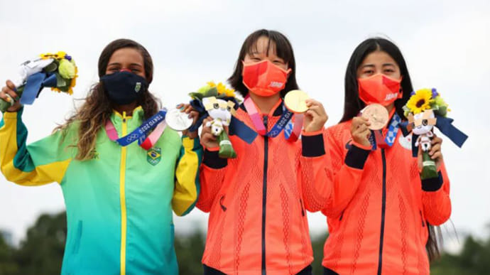 Самый юный пьедестал: 13-летняя японка завоевала золото в скейтбординге