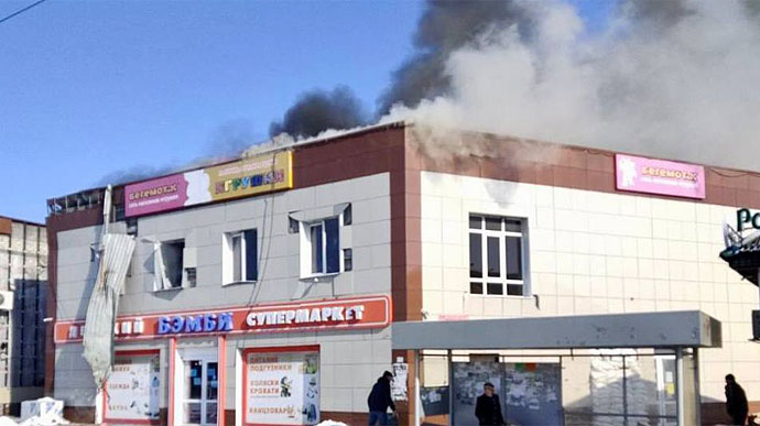 У Бєлгородській області Росії горить ТЦ, окупанти кажуть – приліт 