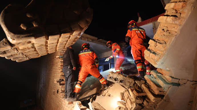 Китай сколихнув потужний землетрус: понад 100 людей загинули 