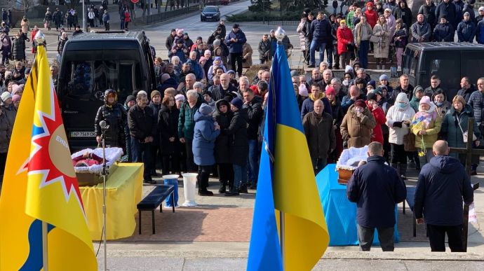 Hundreds come to bid farewell to Ukrainian defenders killed in Russian attack on Zaporizhia NPP