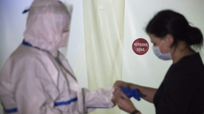 Кількість загиблих від коронавірусу у Києві наближається до тисячі