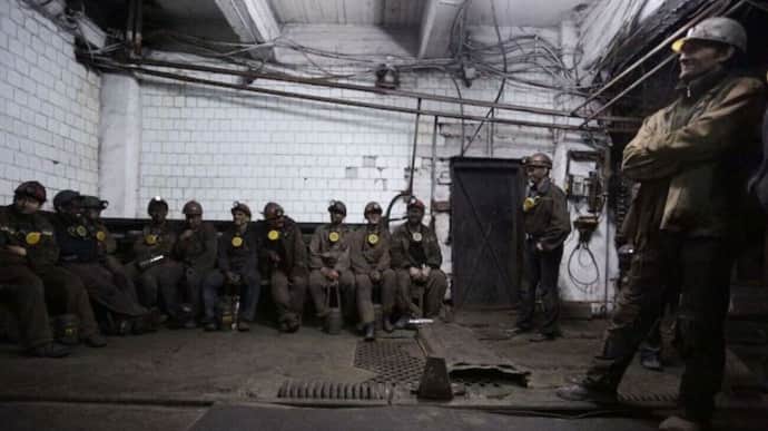 После обстрела, в Донецкой области в очередной раз обесточило шахту: под землей было 20 человек 