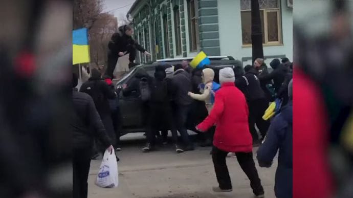 В оккупированном Купянске люди вышли на митинг за Украину