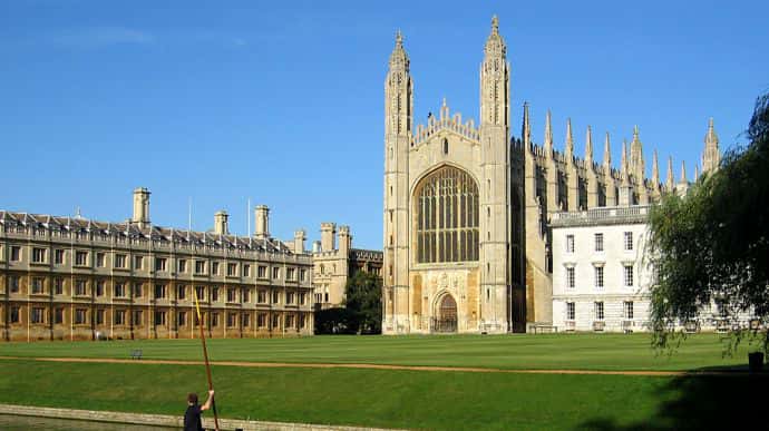 Кембриджский университет отказался от офлайн-лекций на весь следующий год