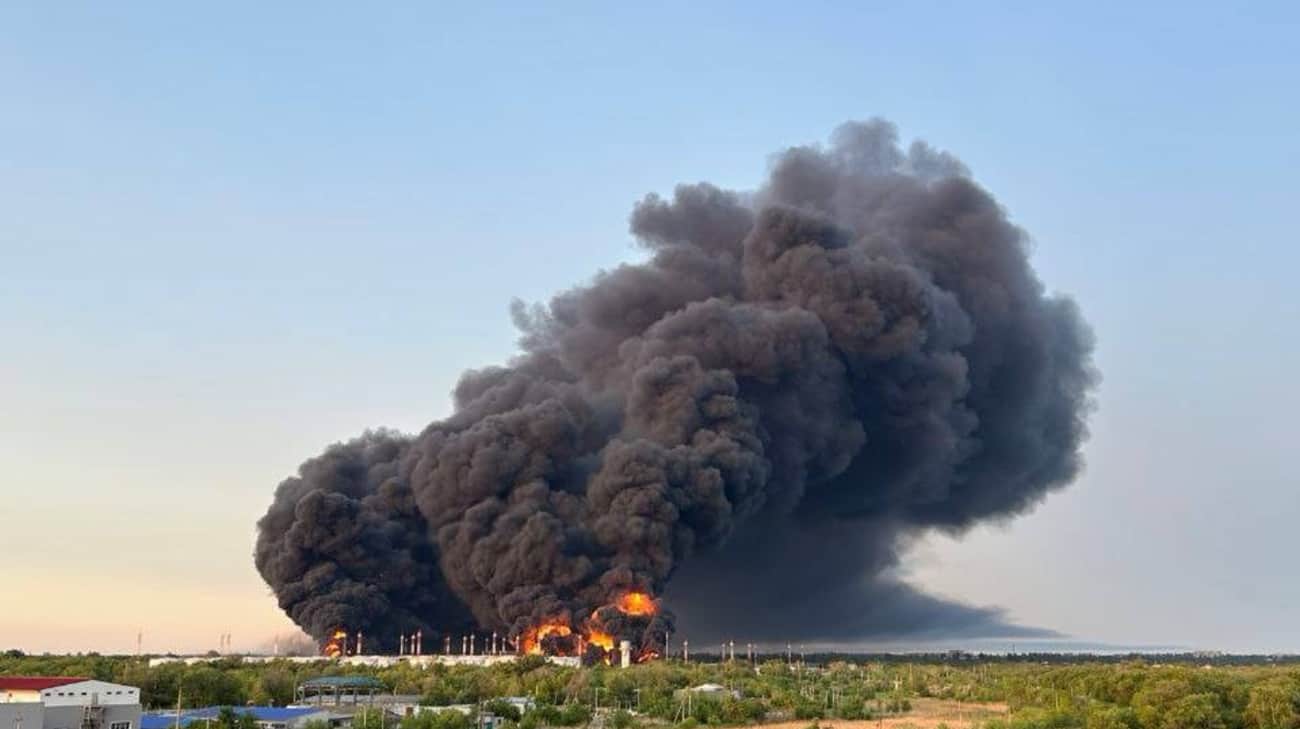 Ukrainian UAVs hit the oil depot in Engels, which provides strategic aviation of the Russian Federation
