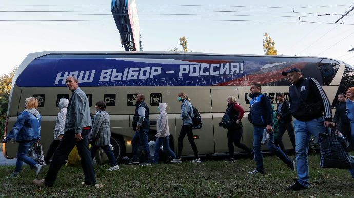 Жителям ОРДЛО, которые ехали голосовать в РФ, выдавали сухпайки – СМИ