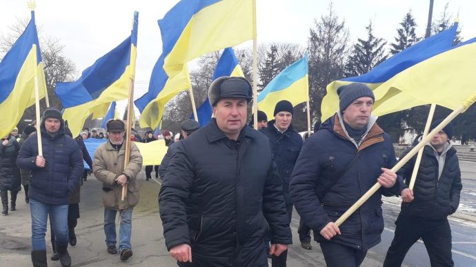 Residents of Horodnia march with Ukrainian flags despite the occupation