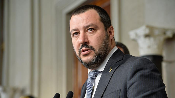 Экс-главу МВД Италии будут судить за незаконное задержание мигрантов