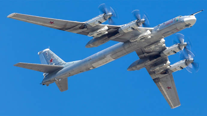 Россия подняла в небо стратегические бомбардировщики, есть угроза удара − ВС 
