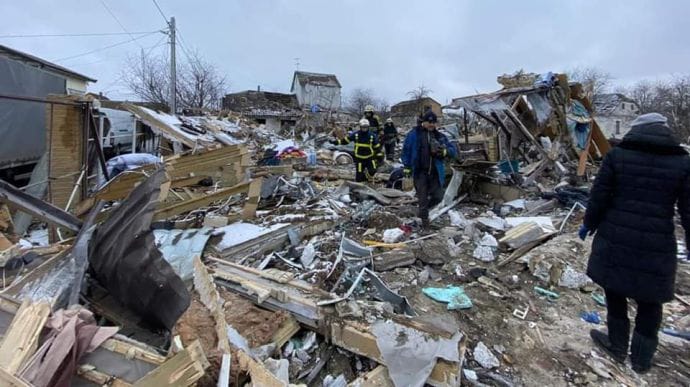 У Калинівці на Київщині росіяни вщент зруйнували будинок, є загибла